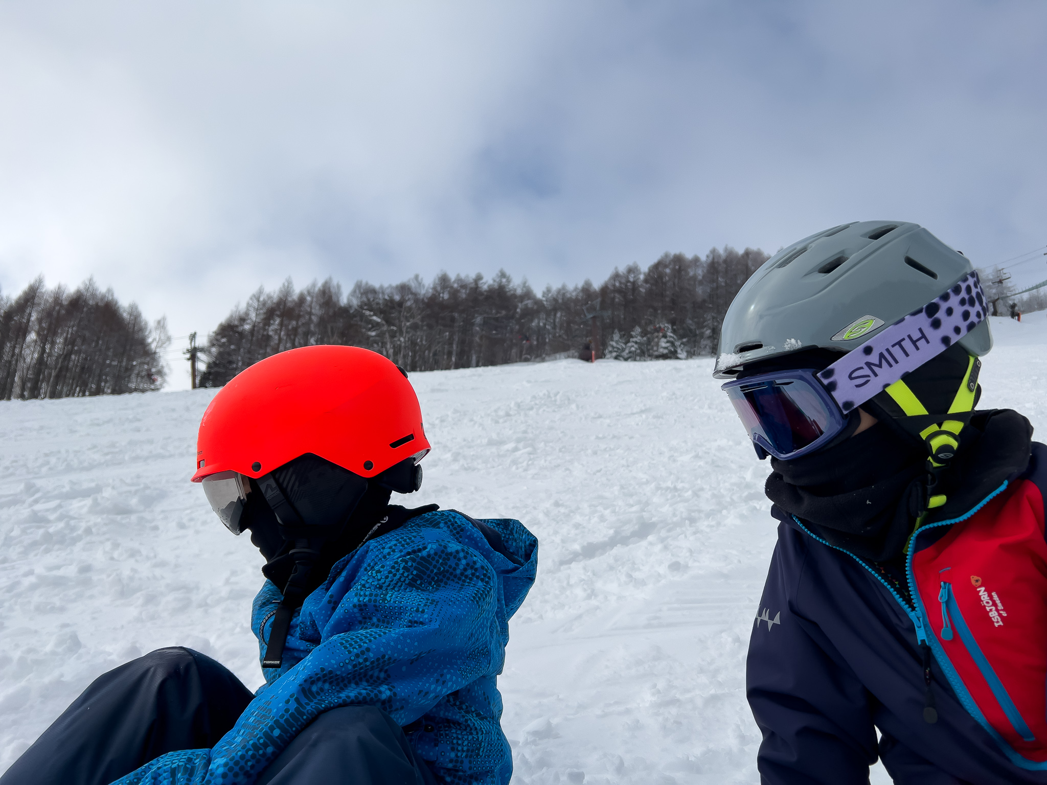 国内発送 ユース スキーヘルメット スノボーヘルメット 小学生用 